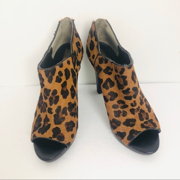 Banana‎ republic calf hair  leopard print 7… - Picture 1 of 10
